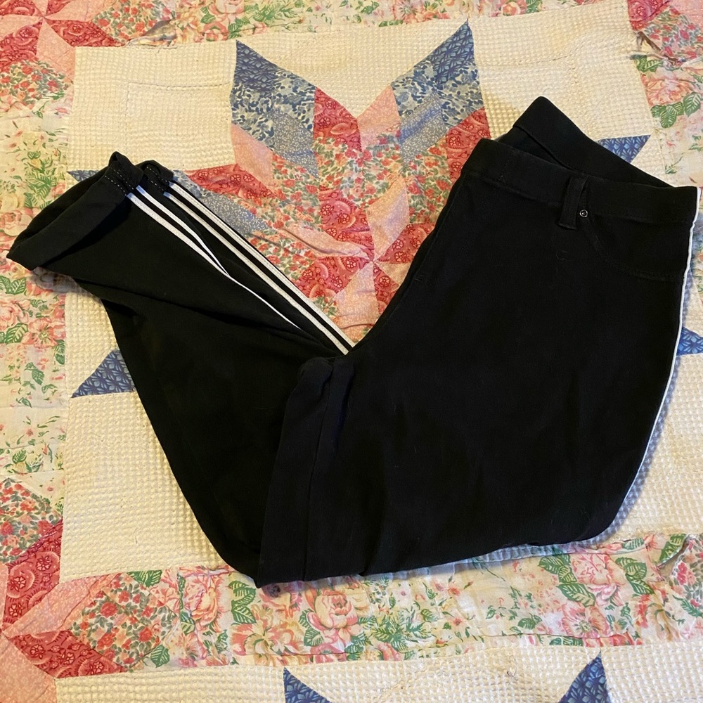 Black Capri
